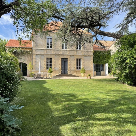  Annonces PONT DU GARD : Maison / Villa | UZES (30700) | 370 m2 | 1 150 000 &euro; 