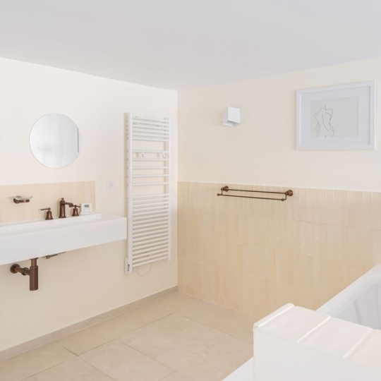  Annonces PONT DU GARD : Maison / Villa | UZES (30700) | 294 m2 | 695 000 &euro; 