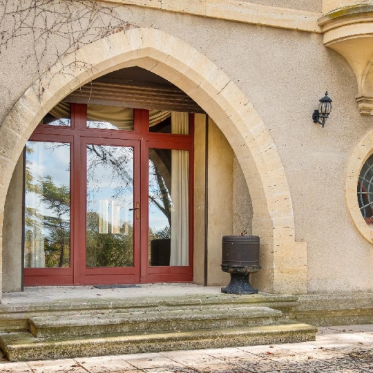  Annonces PONT DU GARD : Maison / Villa | UZES (30700) | 217 m2 | 695 000 &euro; 