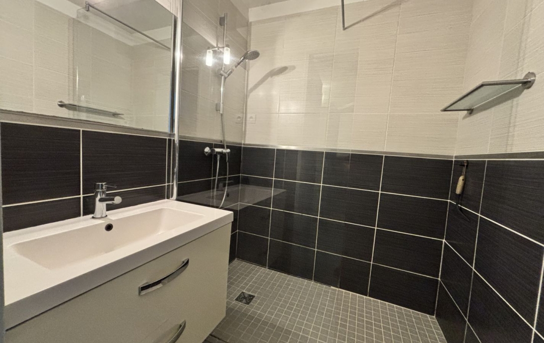 Annonces PONT DU GARD : Appartement | NIMES (30000) | 33 m2 | 660 &euro; 