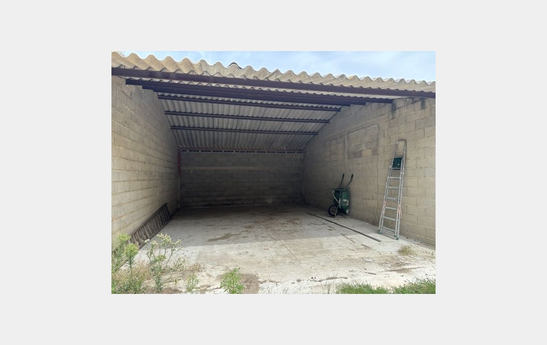 Annonces PONT DU GARD : Garage / Parking | REMOULINS (30210) | 40 m2 | 450 &euro; 