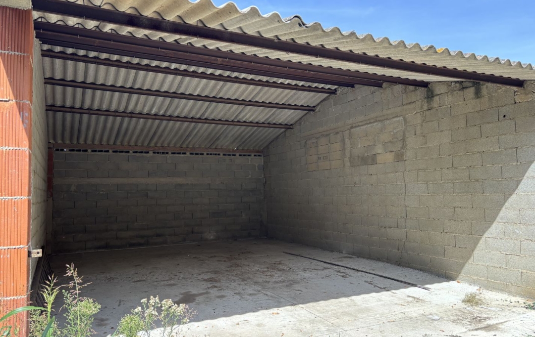 Annonces PONT DU GARD : Garage / Parking | REMOULINS (30210) | 45 m2 | 450 &euro; 