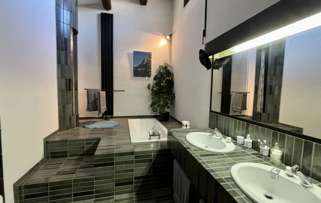 Annonces PONT DU GARD : Maison / Villa | UZES (30700) | 200 m2 | 260 000 &euro; 