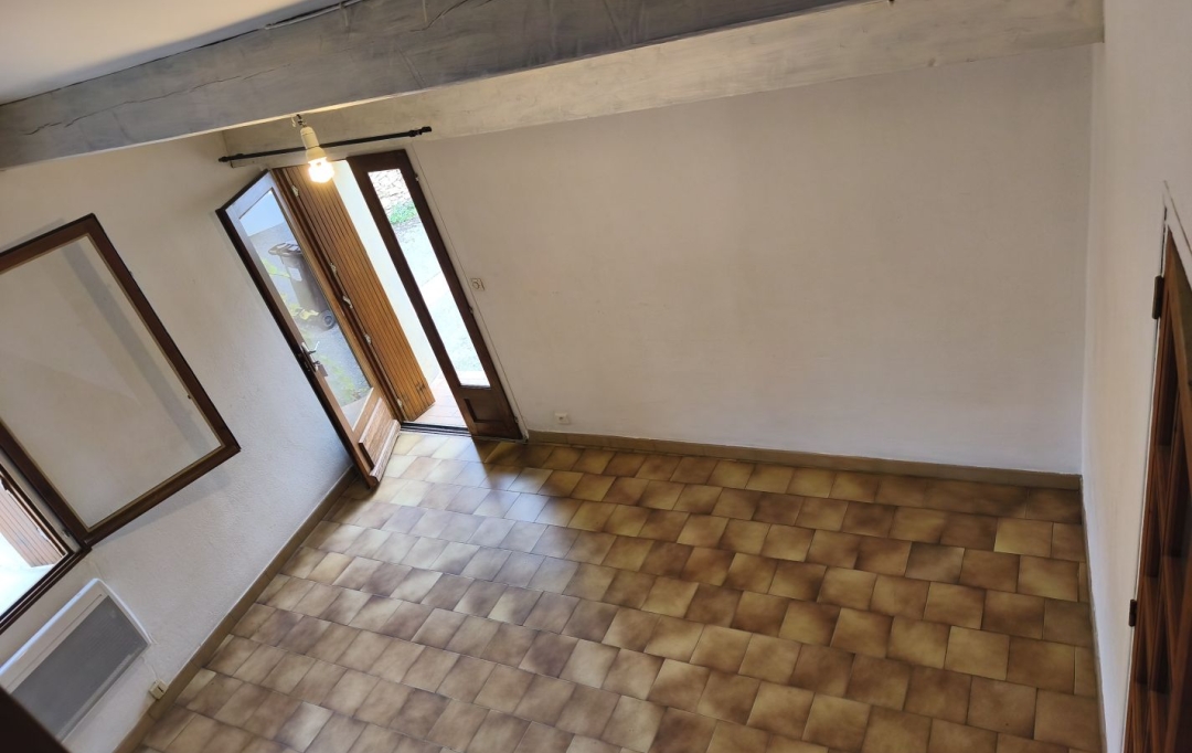Annonces PONT DU GARD : Appartement | SAINT-MAXIMIN (30700) | 40 m2 | 550 &euro; 