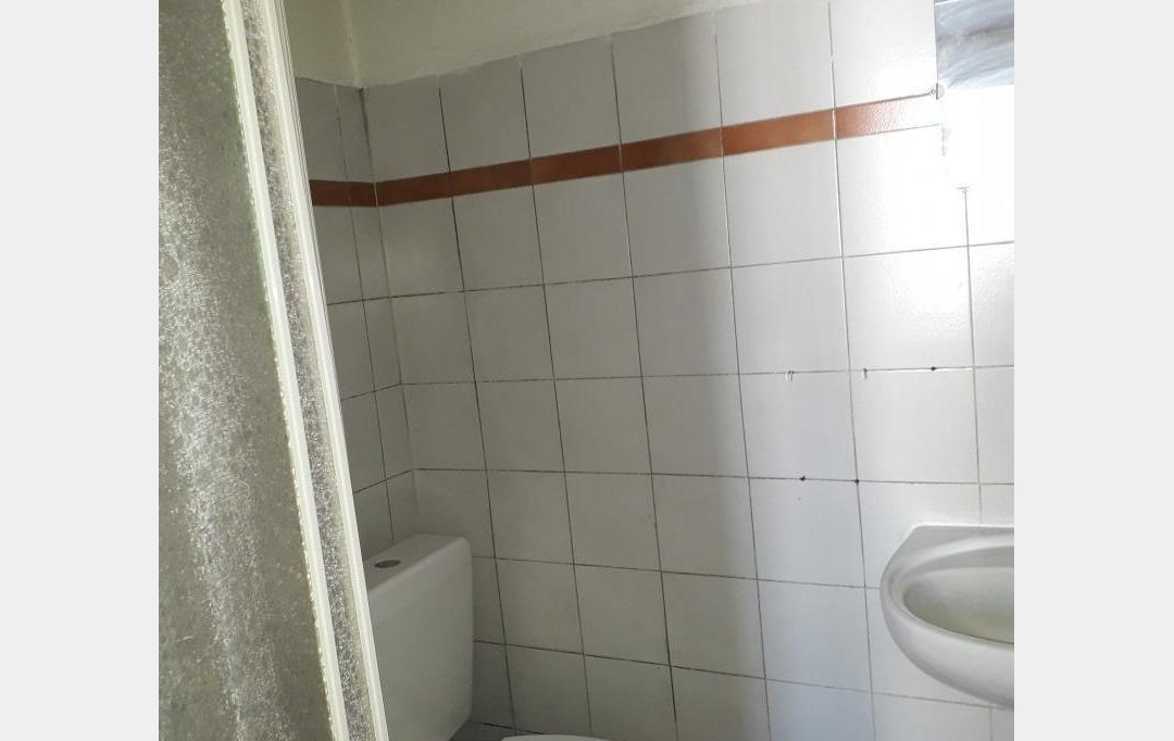 Annonces PONT DU GARD : Appartement | UZES (30700) | 22 m2 | 320 &euro; 